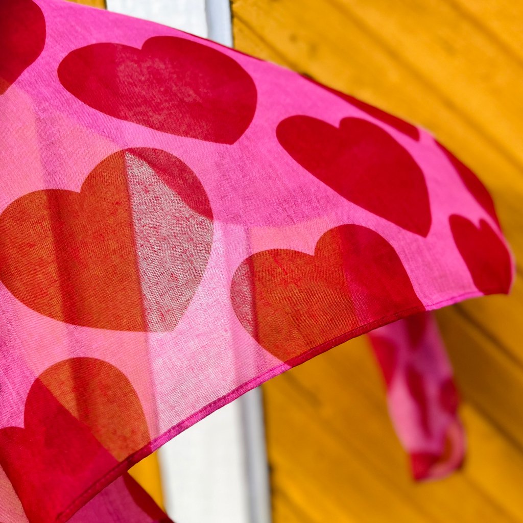 Scarf - ELLIE LOVE red - Bold heart print